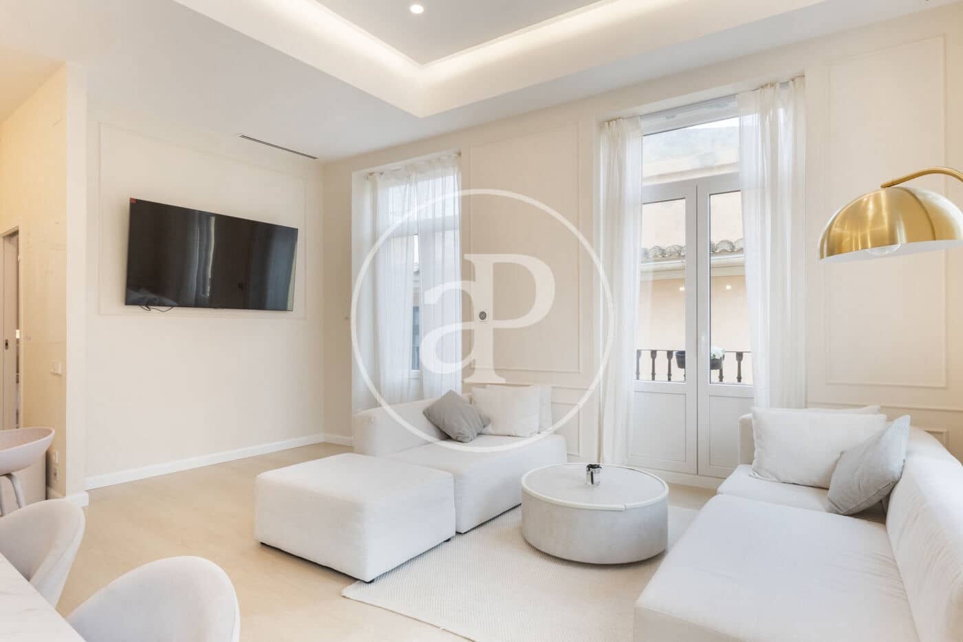 1 slaapkamer Appartement te huur in Valencia stad - € 1.700 (Ref: 8760287)