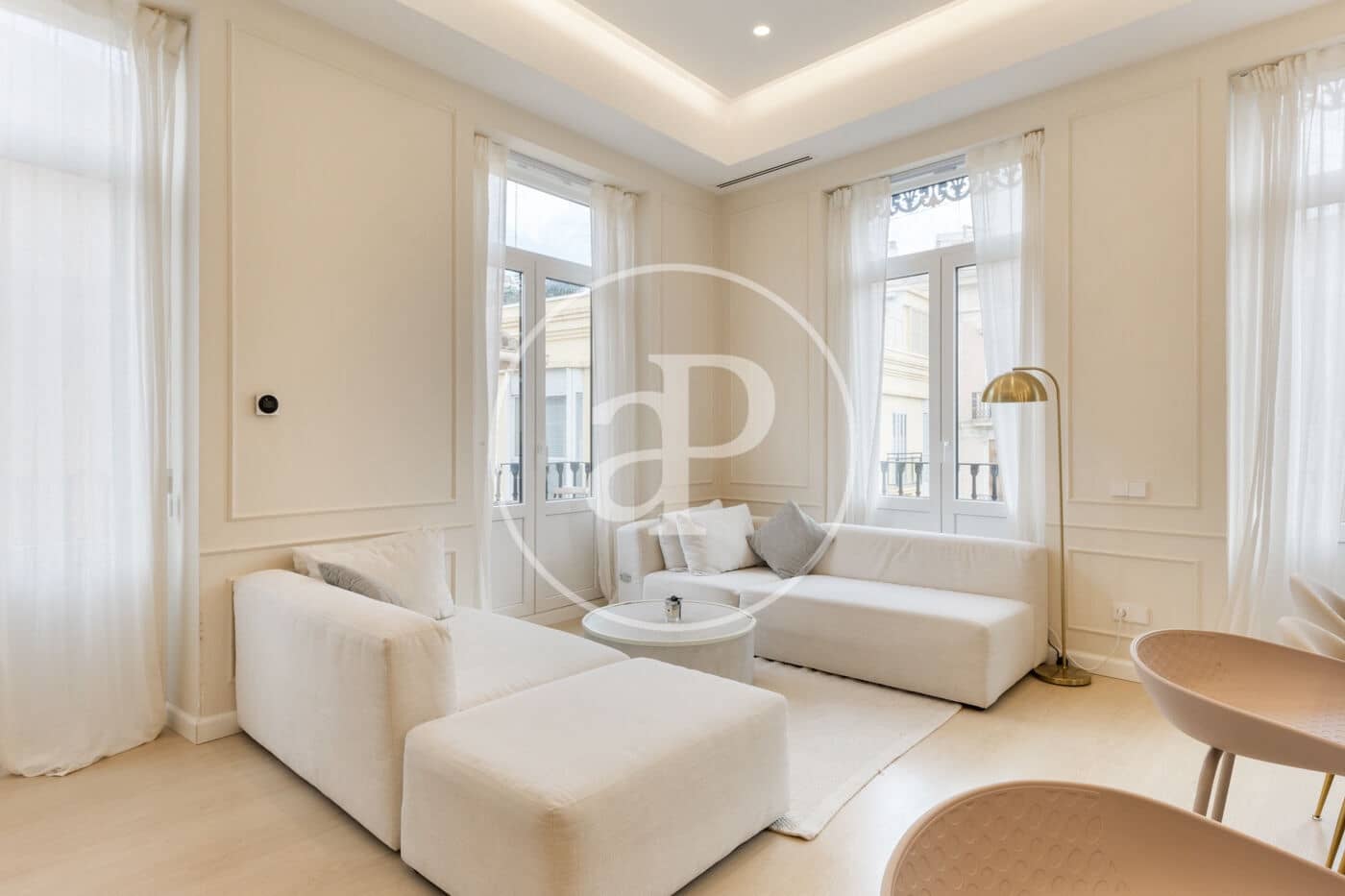 1 slaapkamer Appartement te huur in Valencia stad - € 1.700 (Ref: 8760287)