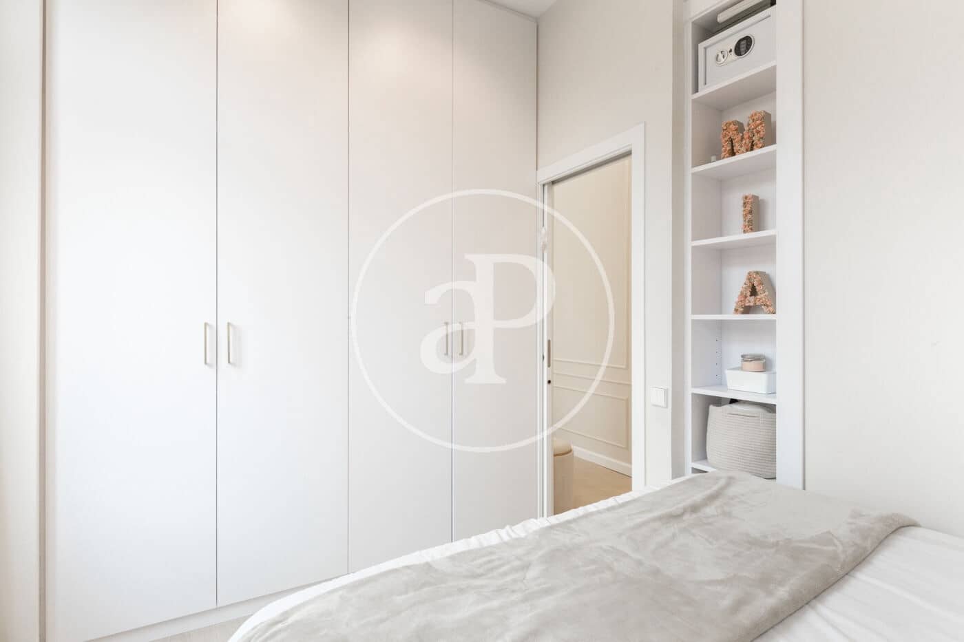 1 slaapkamer Appartement te huur in Valencia stad - € 1.700 (Ref: 8760287)