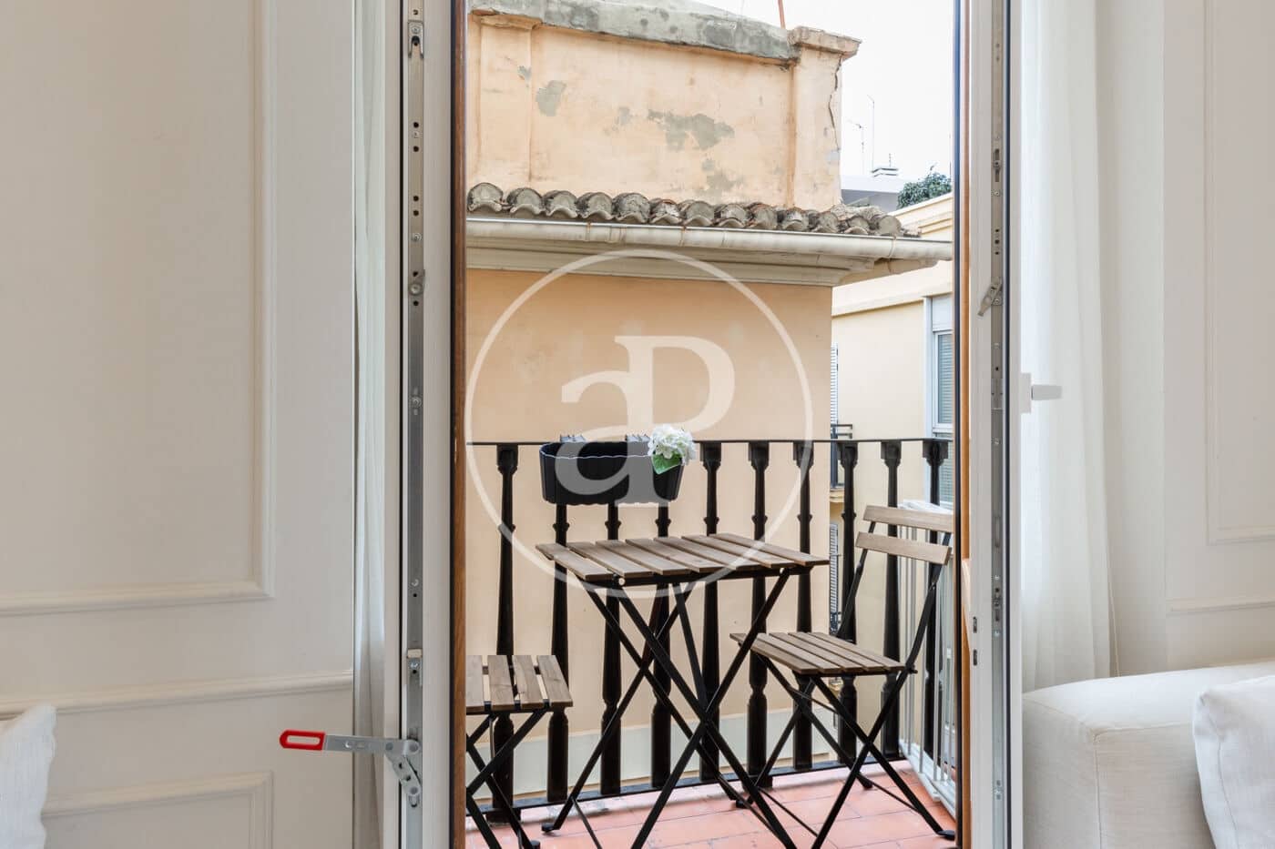 1 slaapkamer Appartement te huur in Valencia stad - € 1.700 (Ref: 8760287)