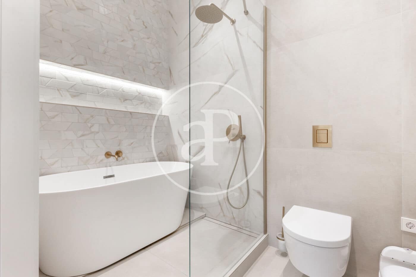 1 slaapkamer Appartement te huur in Valencia stad - € 1.700 (Ref: 8760287)