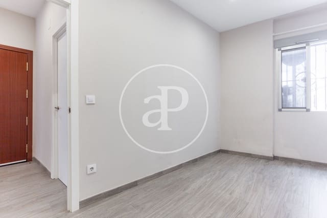 3 bedroom Apartment for rent in Mont-Olivet, Valencia city - € 1,350 (Ref: 8784029)