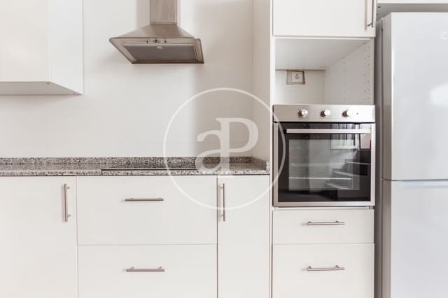 3 bedroom Apartment for rent in Mont-Olivet, Valencia city - € 1,350 (Ref: 8784029)