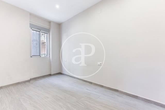 3 bedroom Apartment for rent in Mont-Olivet, Valencia city - € 1,350 (Ref: 8784029)