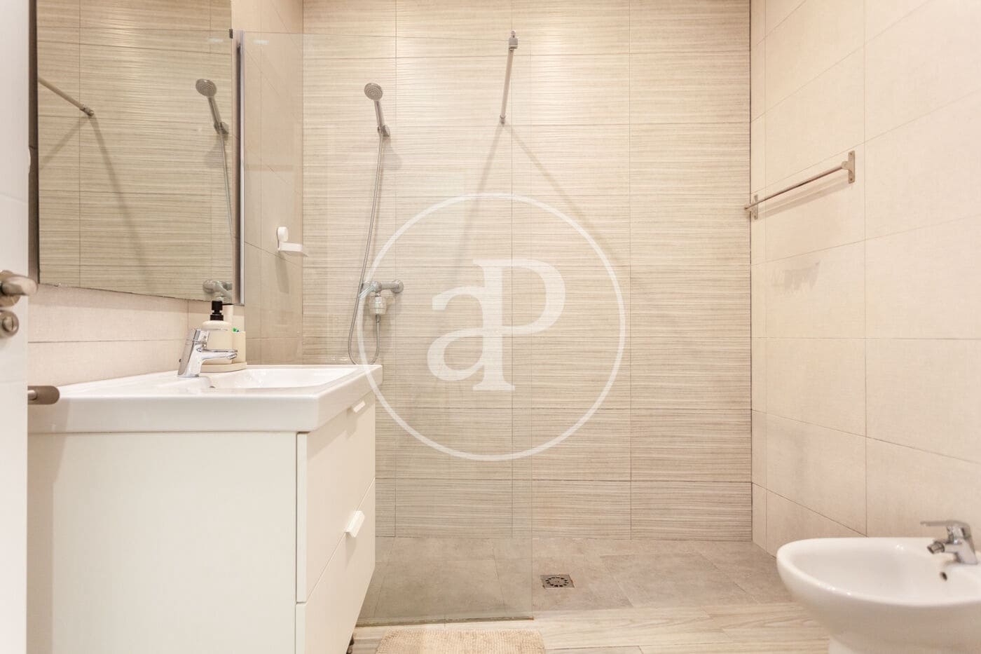 3 quarto Apartamento para arrendar em Valencia cidade - 1 350 € (Ref: 8784029)