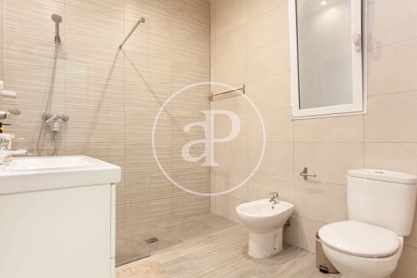 3 quarto Apartamento para arrendar em Valencia cidade - 1 350 € (Ref: 8784029)