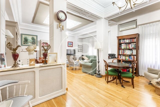 8 bedroom Apartment for sale in Sant Francesc, Valencia city - € 1,075,000 (Ref: 8786457)