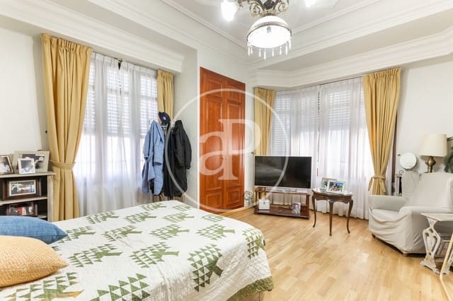 8 bedroom Apartment for sale in Sant Francesc, Valencia city - € 1,075,000 (Ref: 8786457)
