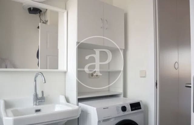 1 bedroom Penthouse for rent in Russafa, Valencia city - € 1,300 (Ref: 8809785)