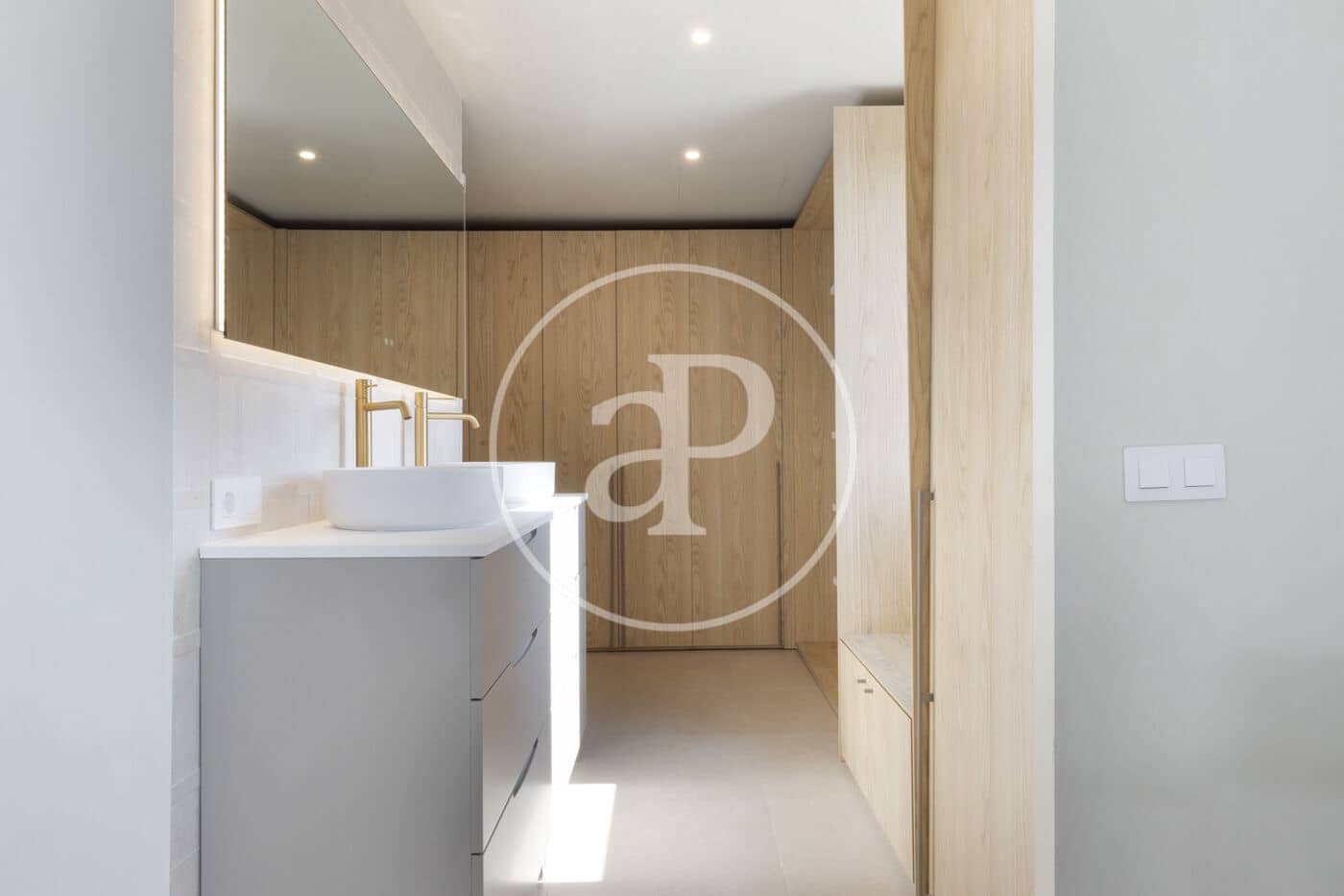 5 bedroom Penthouse for rent in Valencia city - € 4,500 (Ref: 8815818)