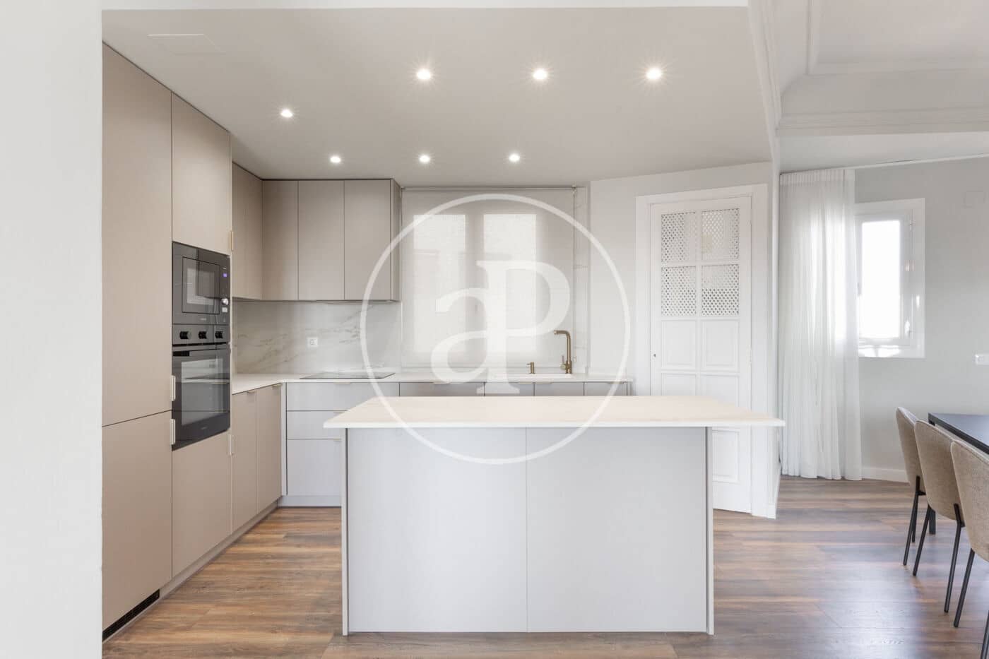 5 bedroom Penthouse for rent in Valencia city - € 4,500 (Ref: 8815818)