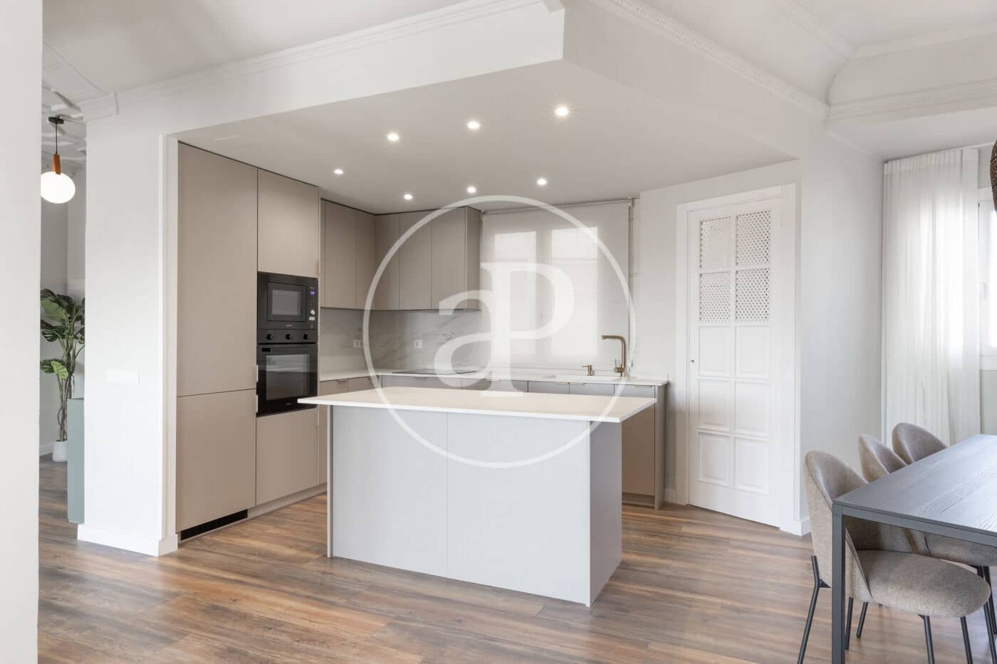 5 bedroom Penthouse for rent in Valencia city - € 4,500 (Ref: 8815818)