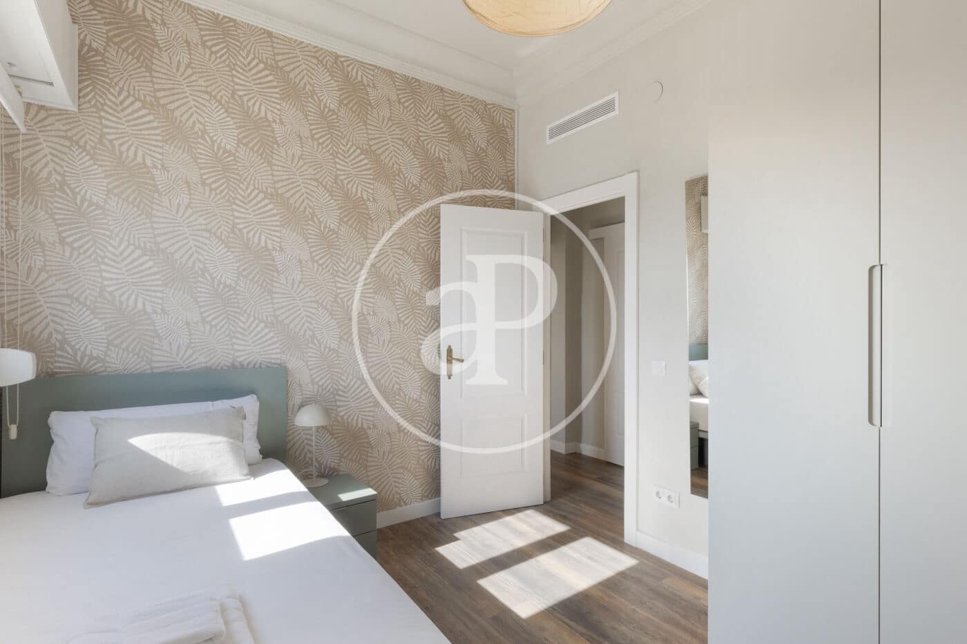 5 bedroom Penthouse for rent in Valencia city - € 4,500 (Ref: 8815818)