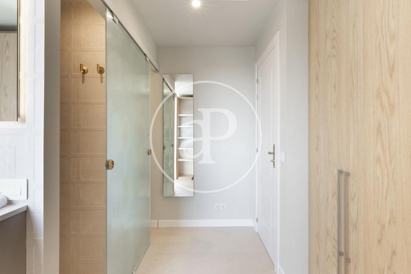 5 bedroom Penthouse for rent in Valencia city - € 4,500 (Ref: 8815818)