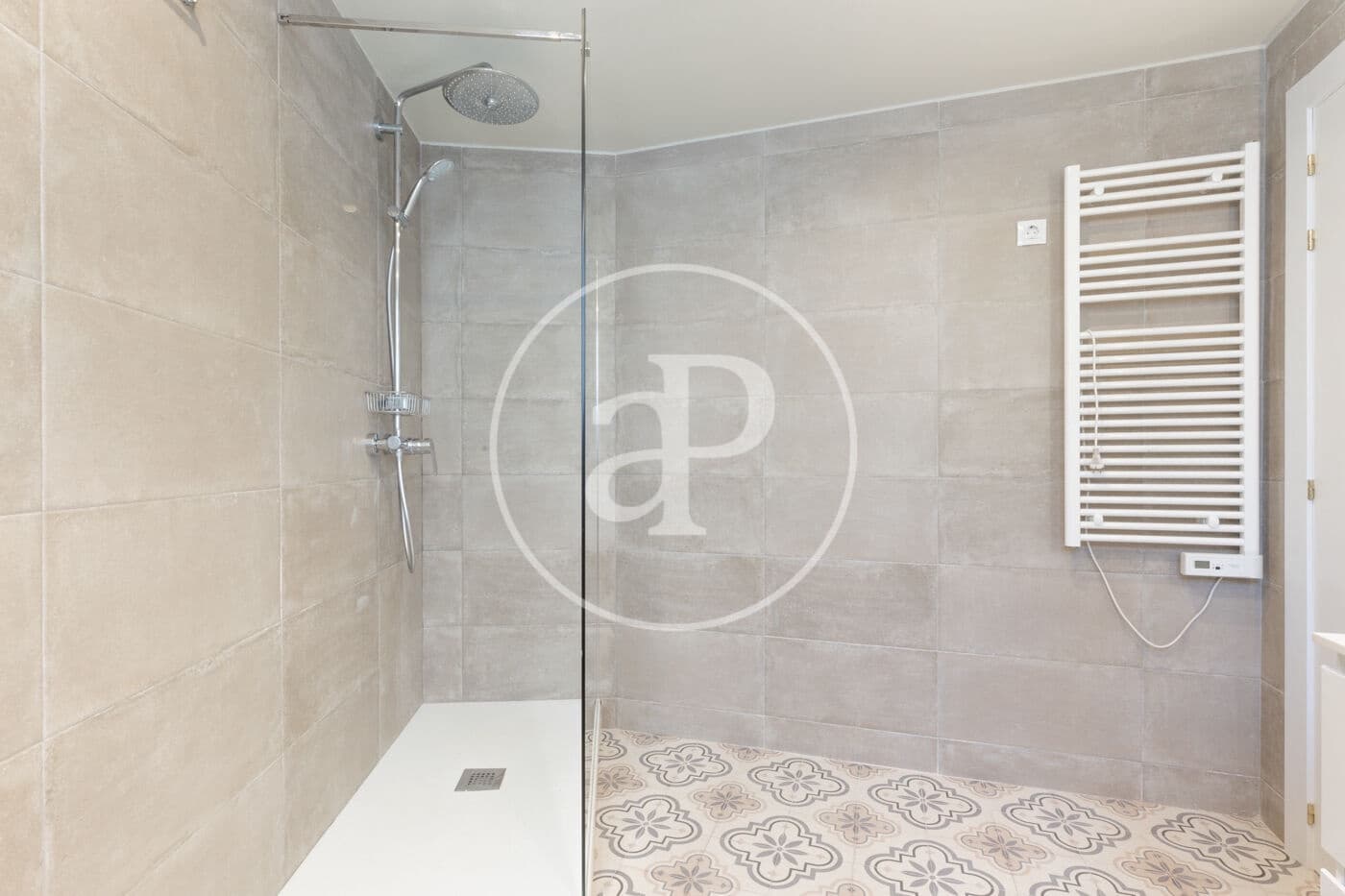 5 bedroom Penthouse for rent in Valencia city - € 4,500 (Ref: 8815818)