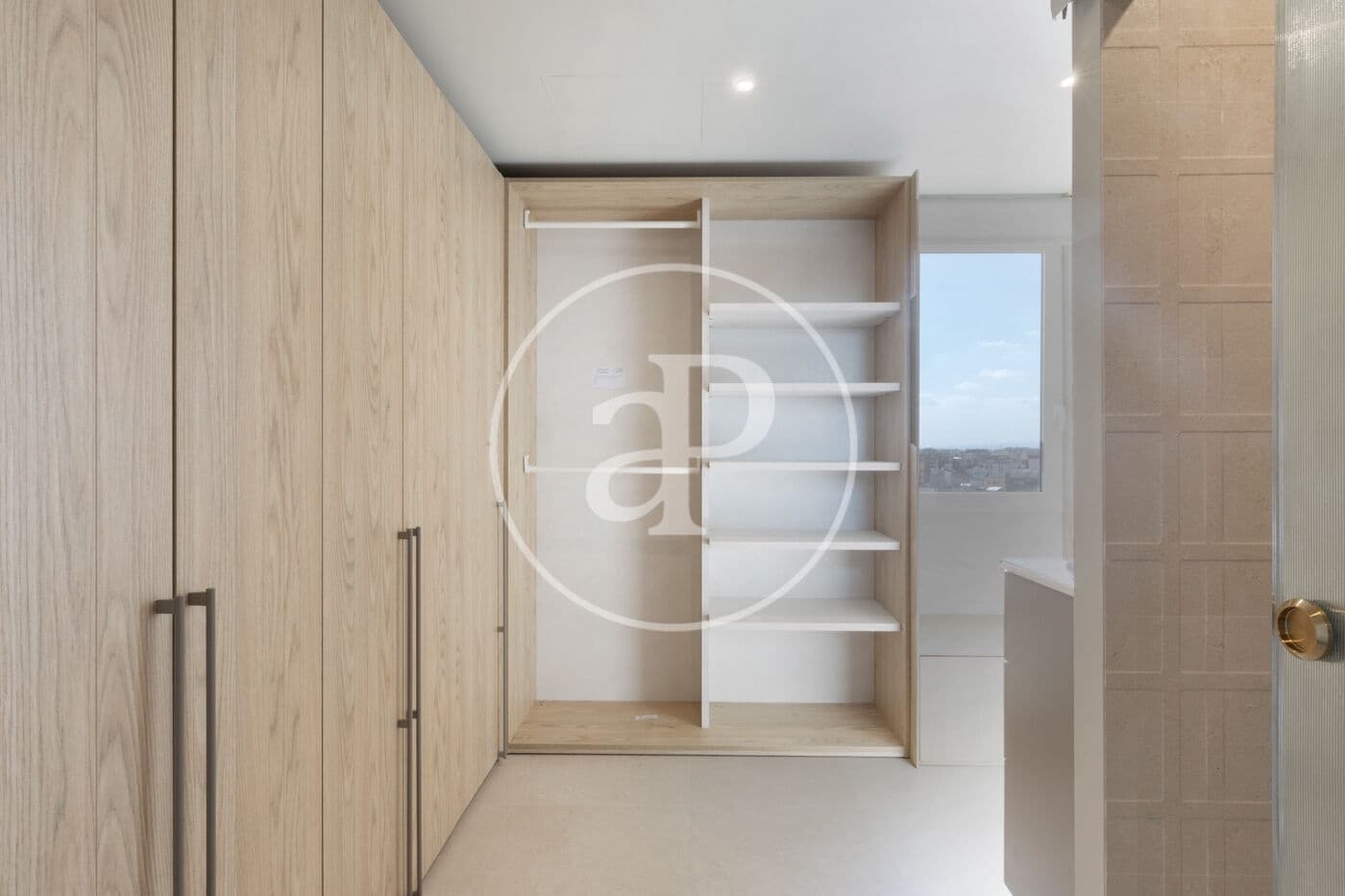 5 bedroom Penthouse for rent in Valencia city - € 4,500 (Ref: 8815818)