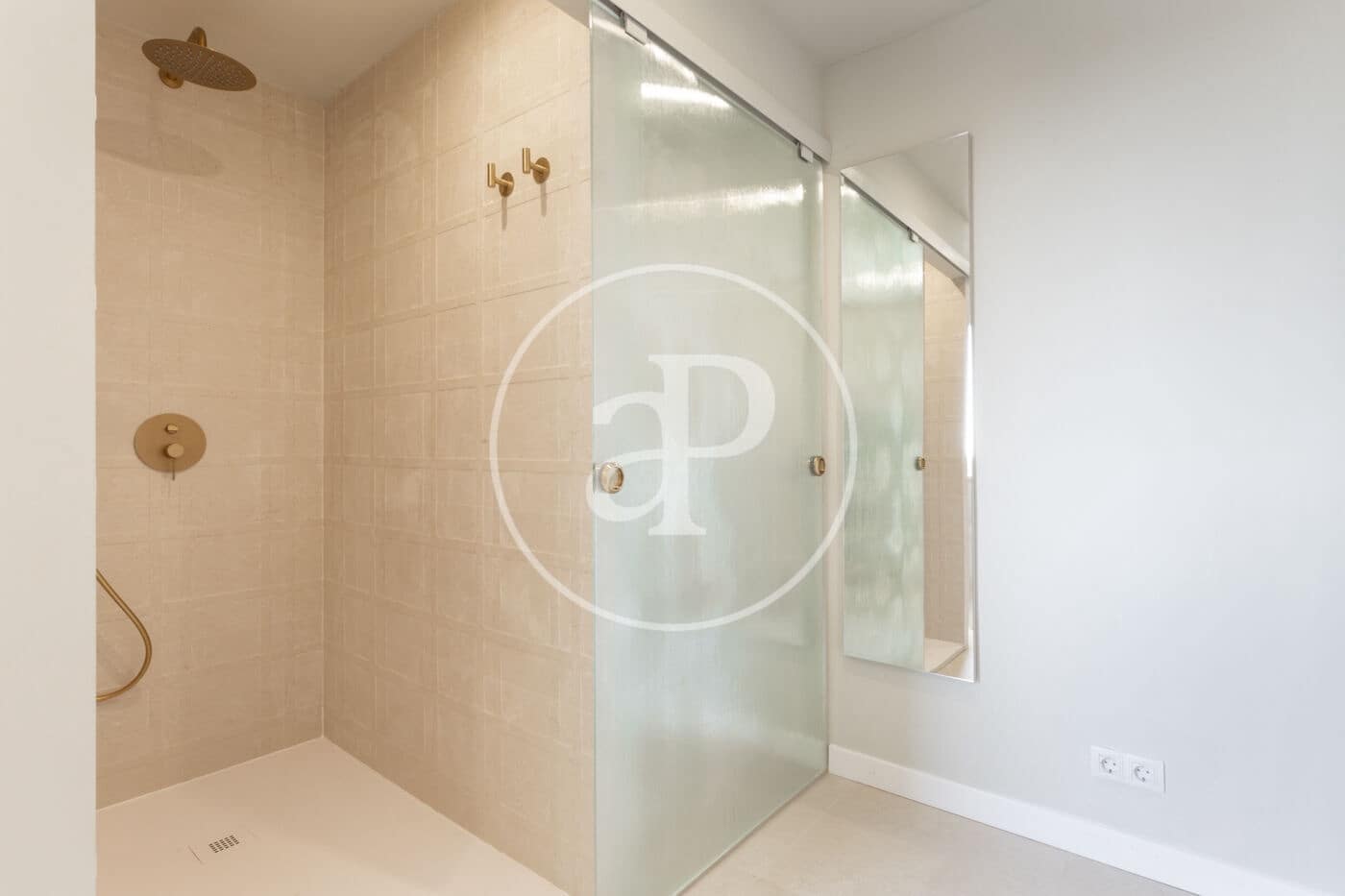 5 bedroom Penthouse for rent in Valencia city - € 4,500 (Ref: 8815818)