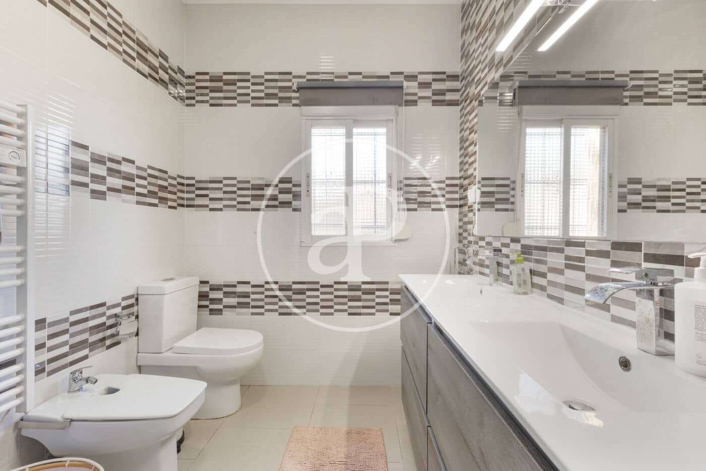 6 quarto Moradia para arrendar em L'Eliana com piscina - 2 300 € (Ref: 8817815)