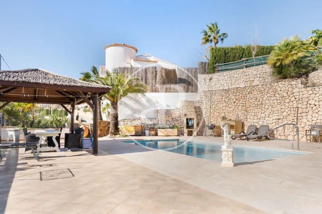 Chalet de 4 habitaciones en Benitachell / Benitatxell en venta con piscina - 750.000 € (Ref: 8817828)