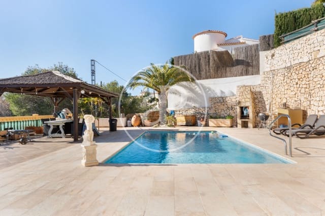 Chalet de 4 habitaciones en Benitachell / Benitatxell en venta con piscina - 750.000 € (Ref: 8817828)