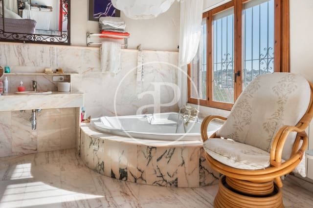 Chalet de 4 habitaciones en Benitachell / Benitatxell en venta con piscina - 750.000 € (Ref: 8817828)