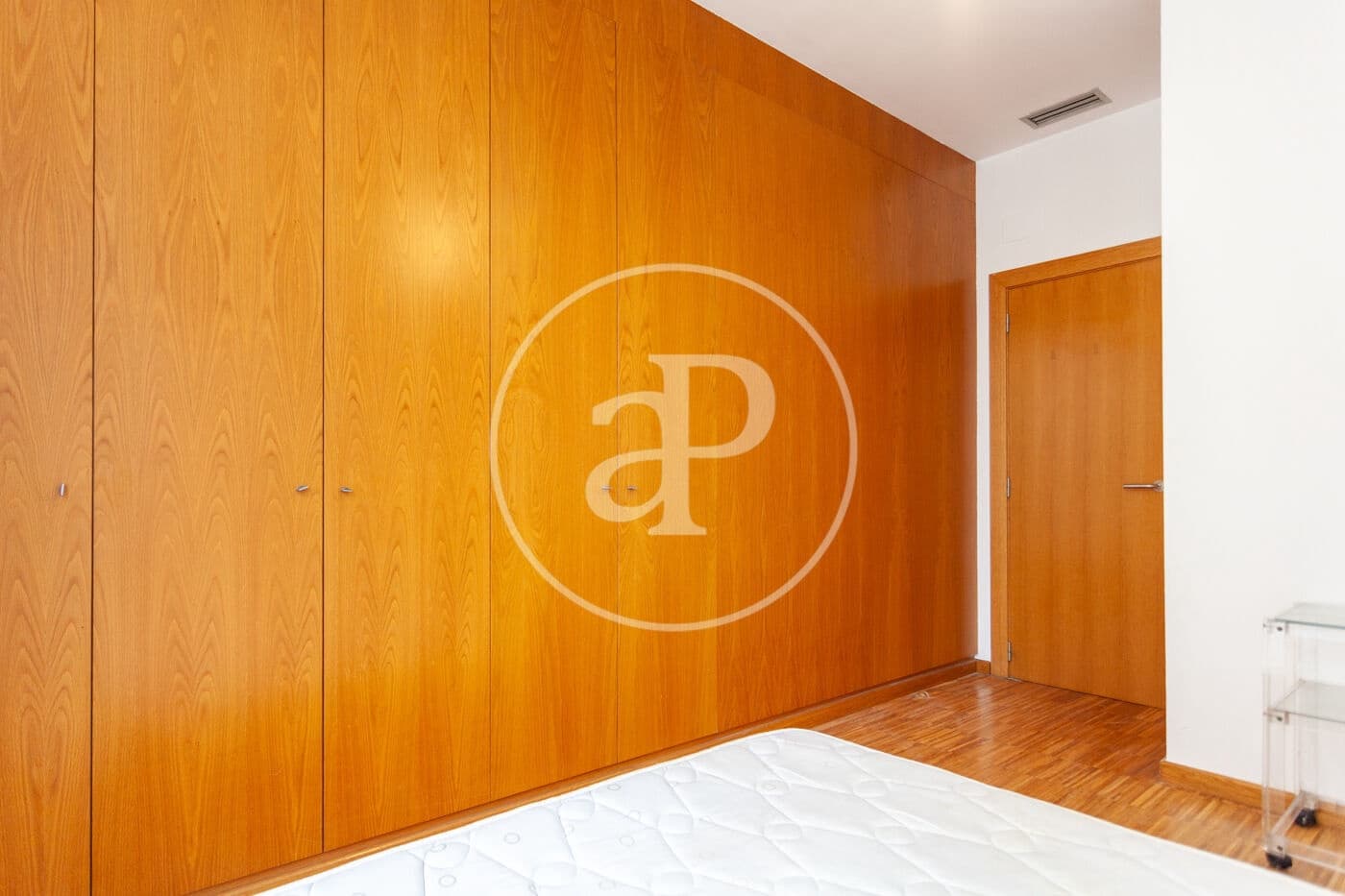 2 slaapkamer Appartement te huur in Valencia stad - € 1.250 (Ref: 8830465)