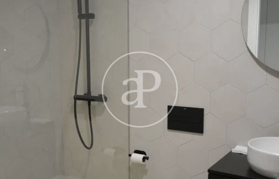 4 sovrum Lägenhet att hyra i Valencia stad med pool - 2 800 € (Ref: 8836894)