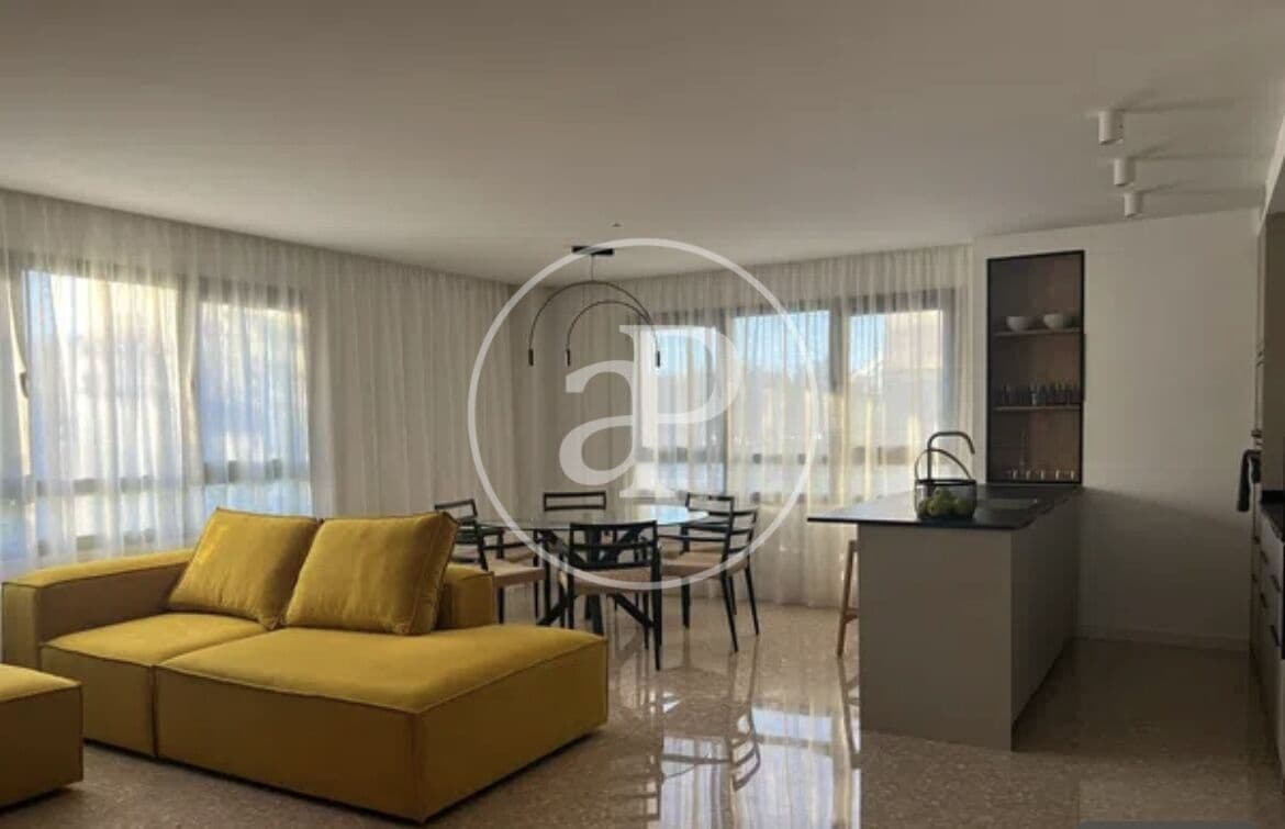 4 sovrum Lägenhet att hyra i Valencia stad med pool - 2 800 € (Ref: 8836894)