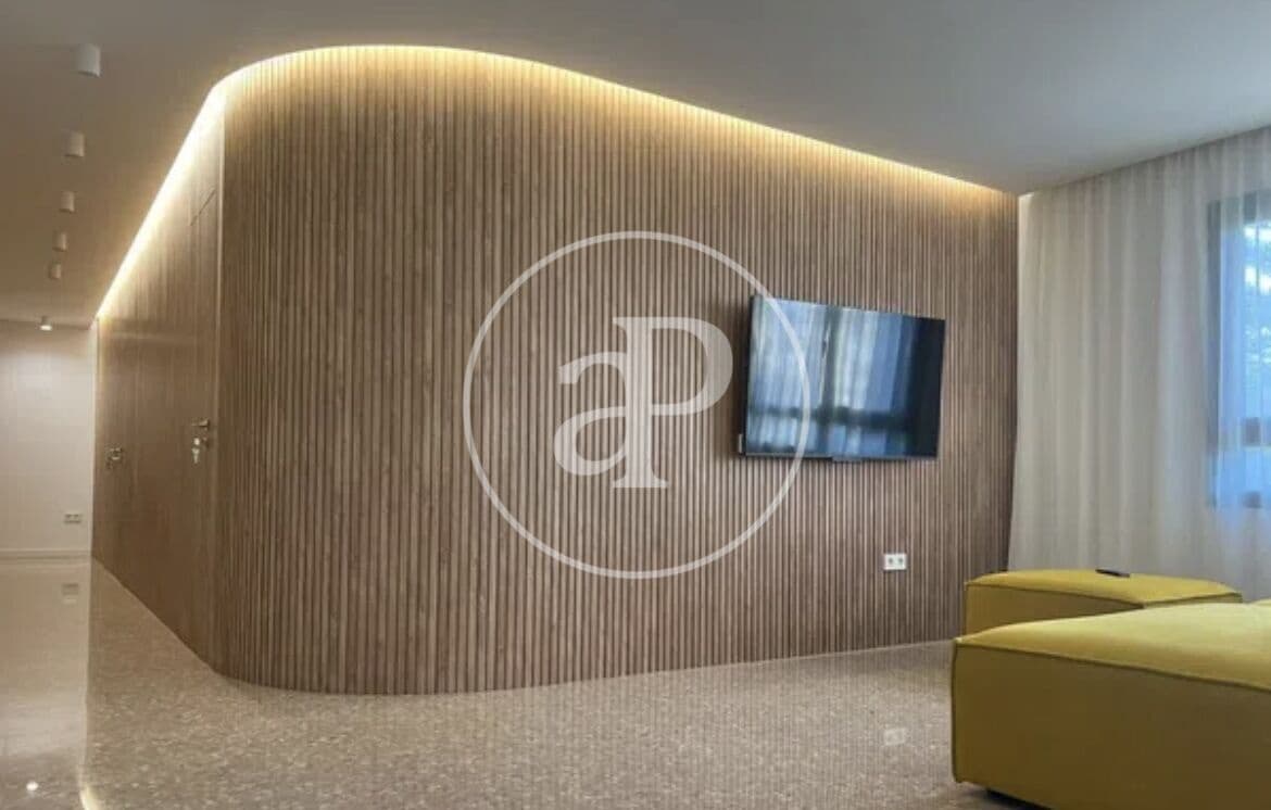 4 sovrum Lägenhet att hyra i Valencia stad med pool - 2 800 € (Ref: 8836894)