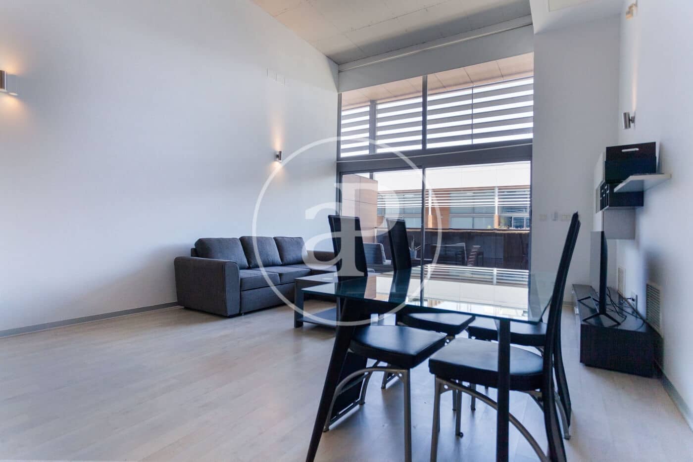 1 soverom Penthouse til leie i Valencia by med svømmebasseng - € 1 350 (Ref: 8843589)