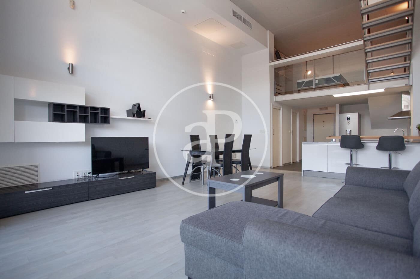 1 soverom Penthouse til leie i Valencia by med svømmebasseng - € 1 350 (Ref: 8843589)