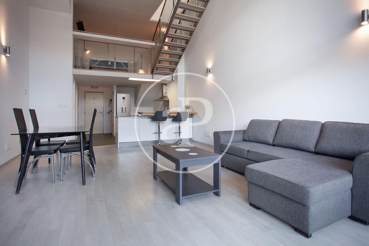 1 soverom Penthouse til leie i Valencia by med svømmebasseng - € 1 350 (Ref: 8843589)