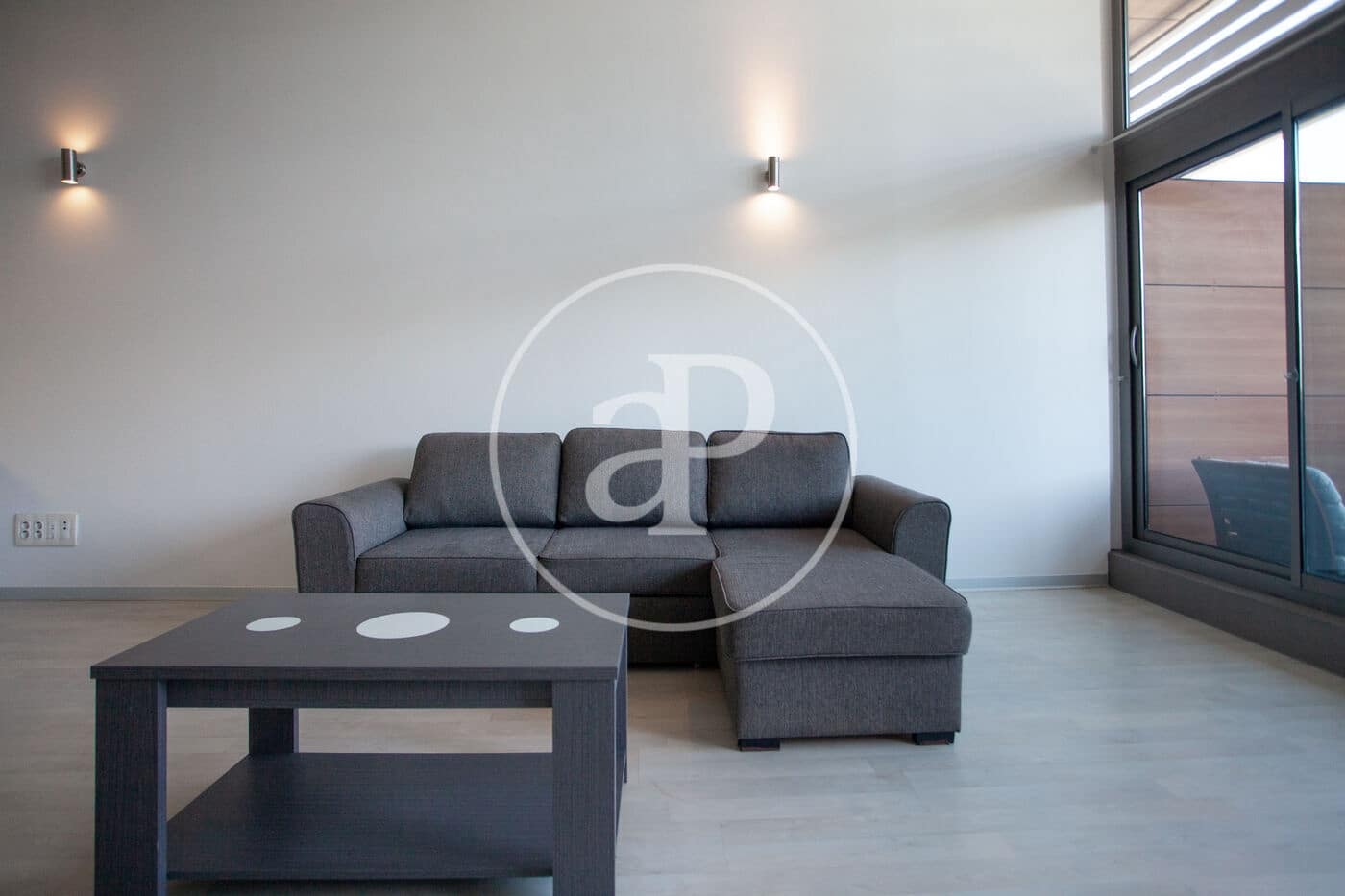 1 soverom Penthouse til leie i Valencia by med svømmebasseng - € 1 350 (Ref: 8843589)