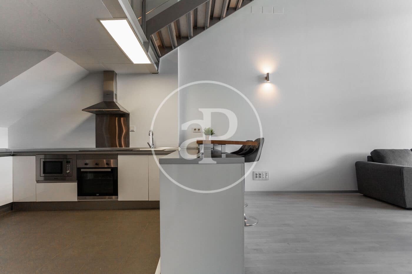 1 soverom Penthouse til leie i Valencia by med svømmebasseng - € 1 350 (Ref: 8843589)