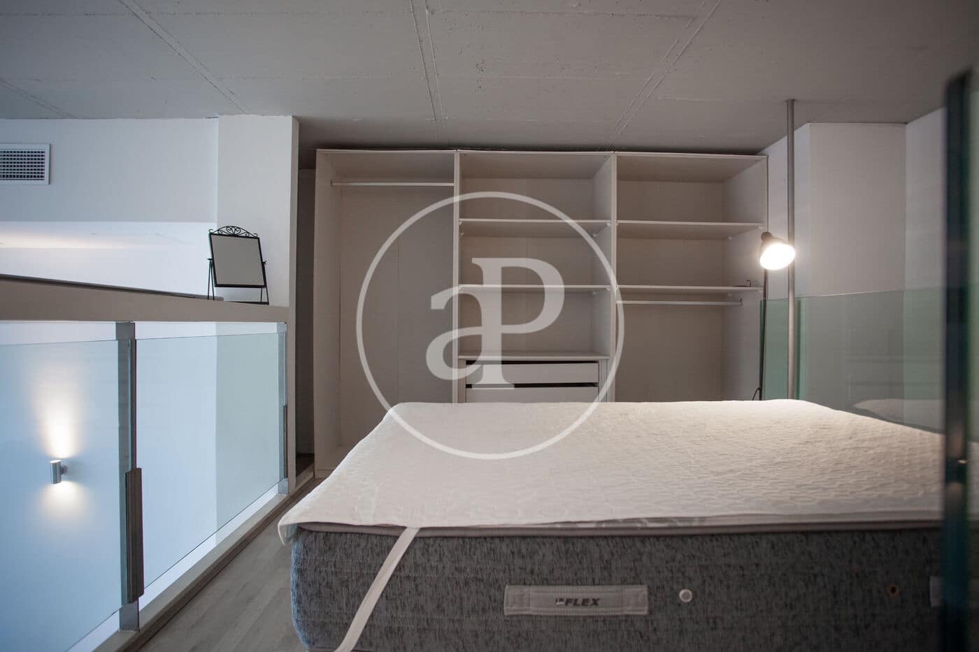 1 soverom Penthouse til leie i Valencia by med svømmebasseng - € 1 350 (Ref: 8843589)