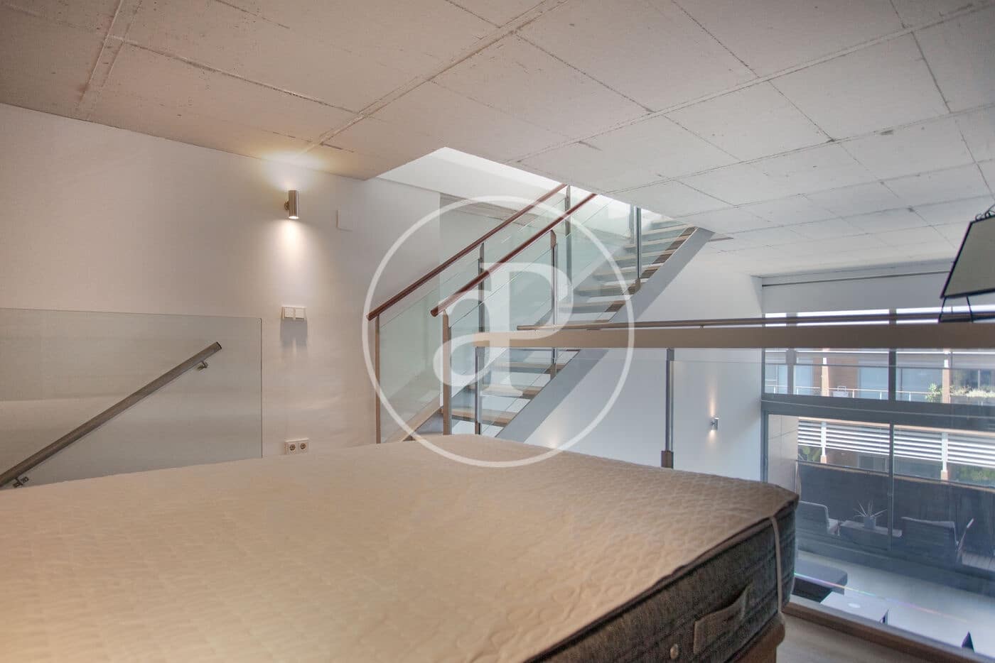 1 soverom Penthouse til leie i Valencia by med svømmebasseng - € 1 350 (Ref: 8843589)