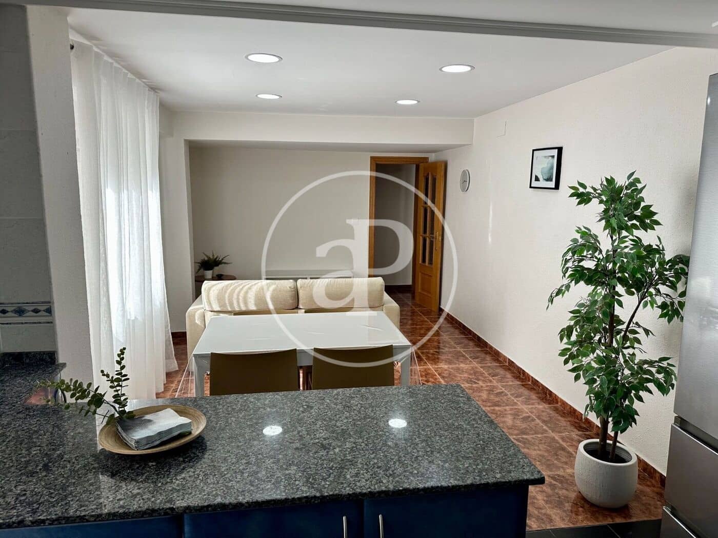 3 bedroom Apartment for rent in Valencia city - € 1,300 (Ref: 8851857)