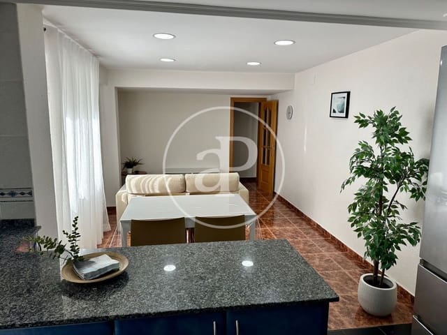 3 bedroom Apartment for rent in Nou Moles, Valencia city - € 1,300 (Ref: 8851857)