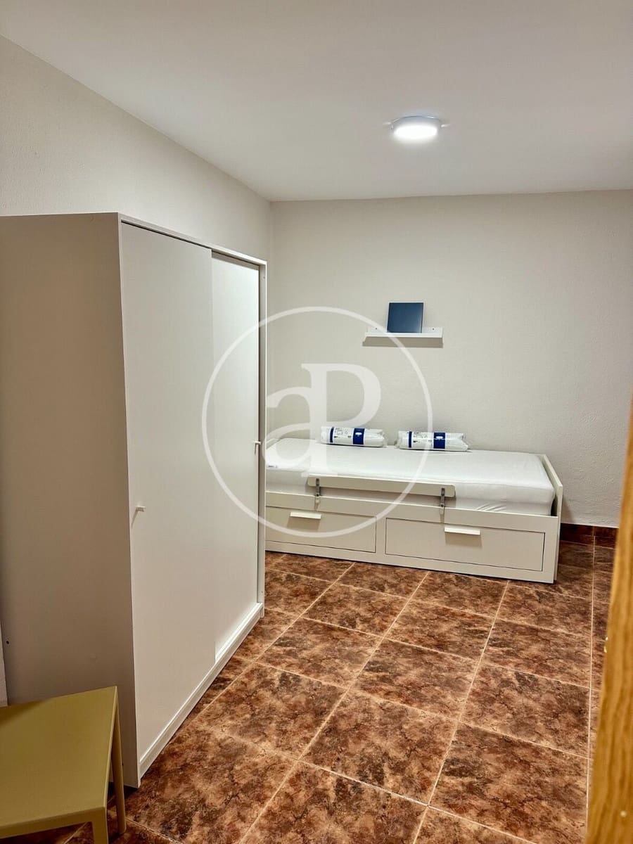 3 bedroom Apartment for rent in Valencia city - € 1,300 (Ref: 8851857)