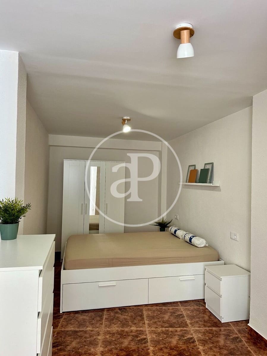 3 bedroom Apartment for rent in Valencia city - € 1,300 (Ref: 8851857)
