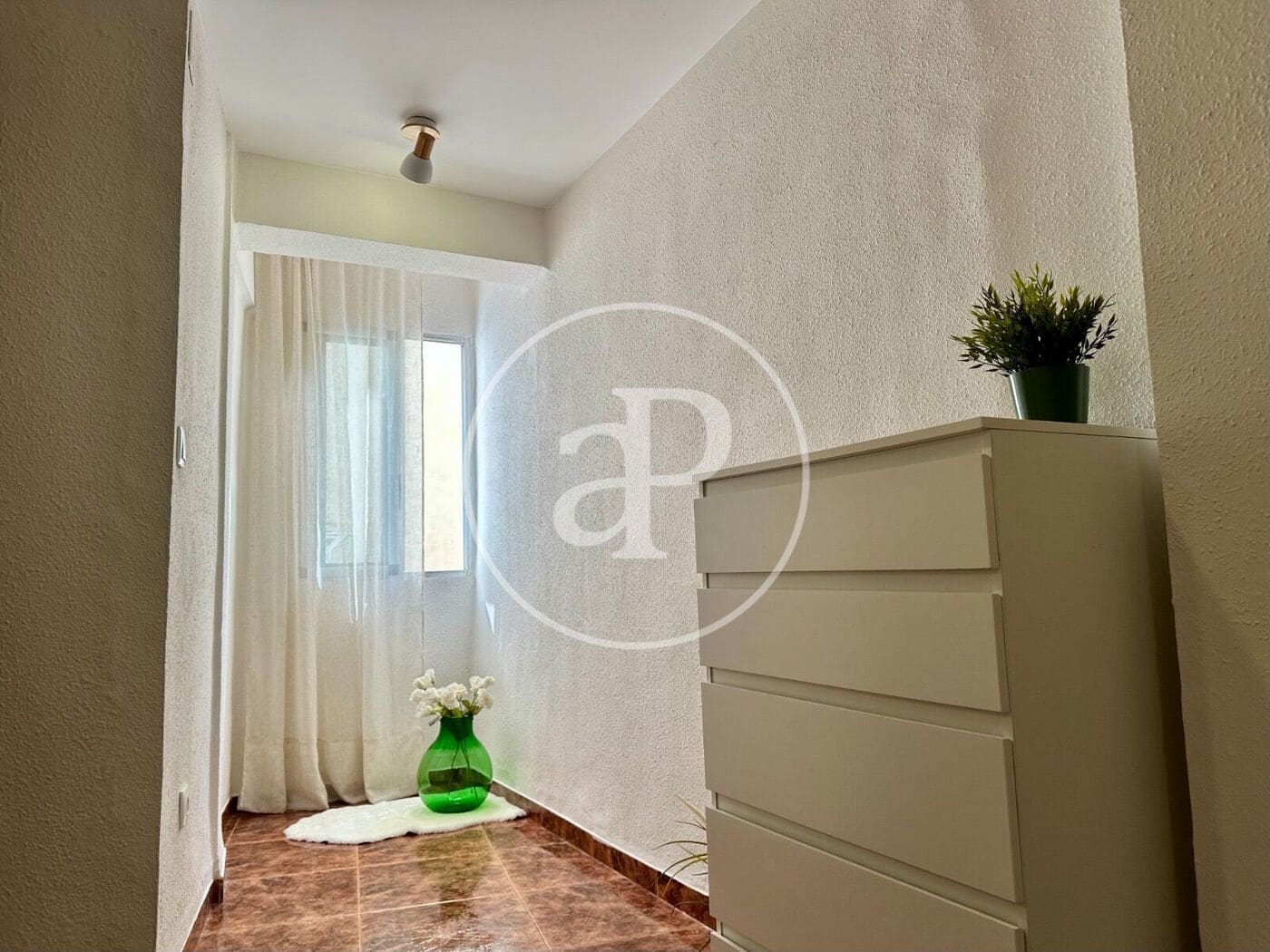 3 bedroom Apartment for rent in Valencia city - € 1,300 (Ref: 8851857)