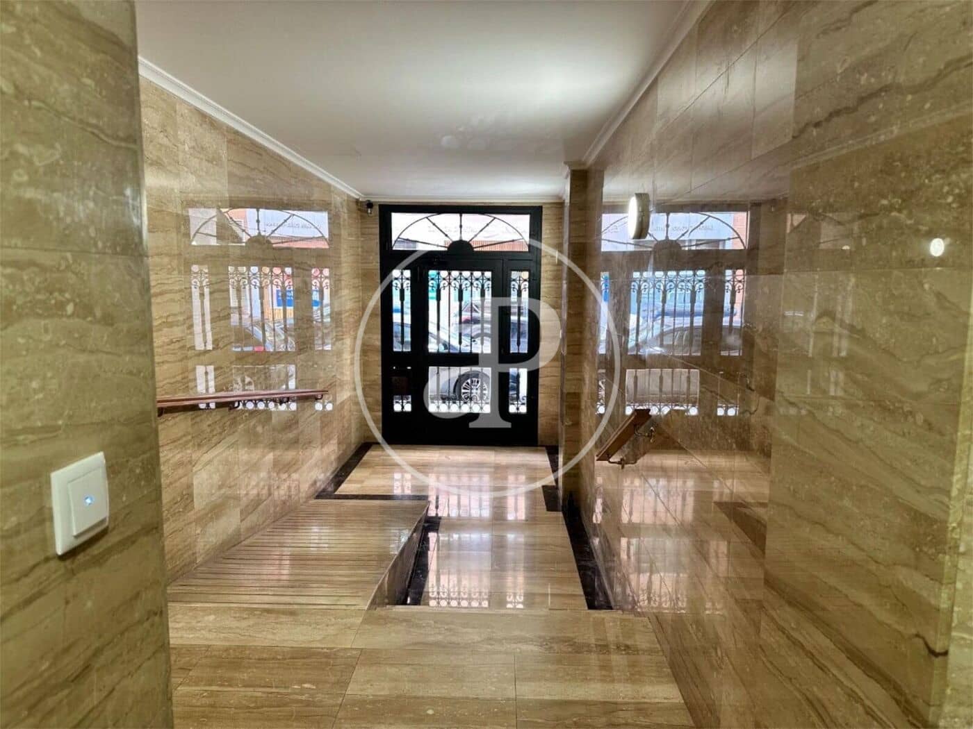 3 bedroom Apartment for rent in Valencia city - € 1,300 (Ref: 8851857)