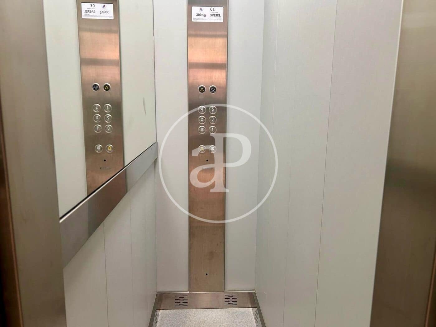 4 soveværelse Lejlighed til leje i Valencia by - € 1.700 (Ref: 8855052)