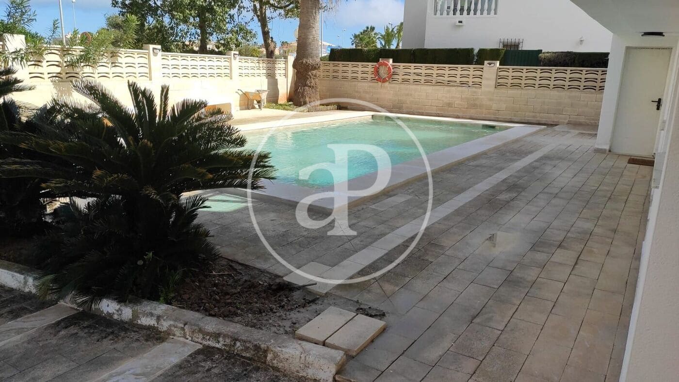 2 Zimmer Apartment zu vermieten in Oliva mit Pool - 850 € (Ref: 8866237)