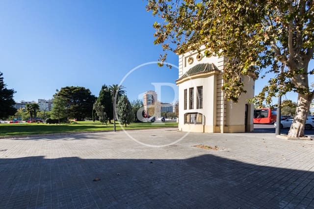 1 bedroom Villa for sale in Exposicio, Valencia city - € 250,000 (Ref: 8869830)