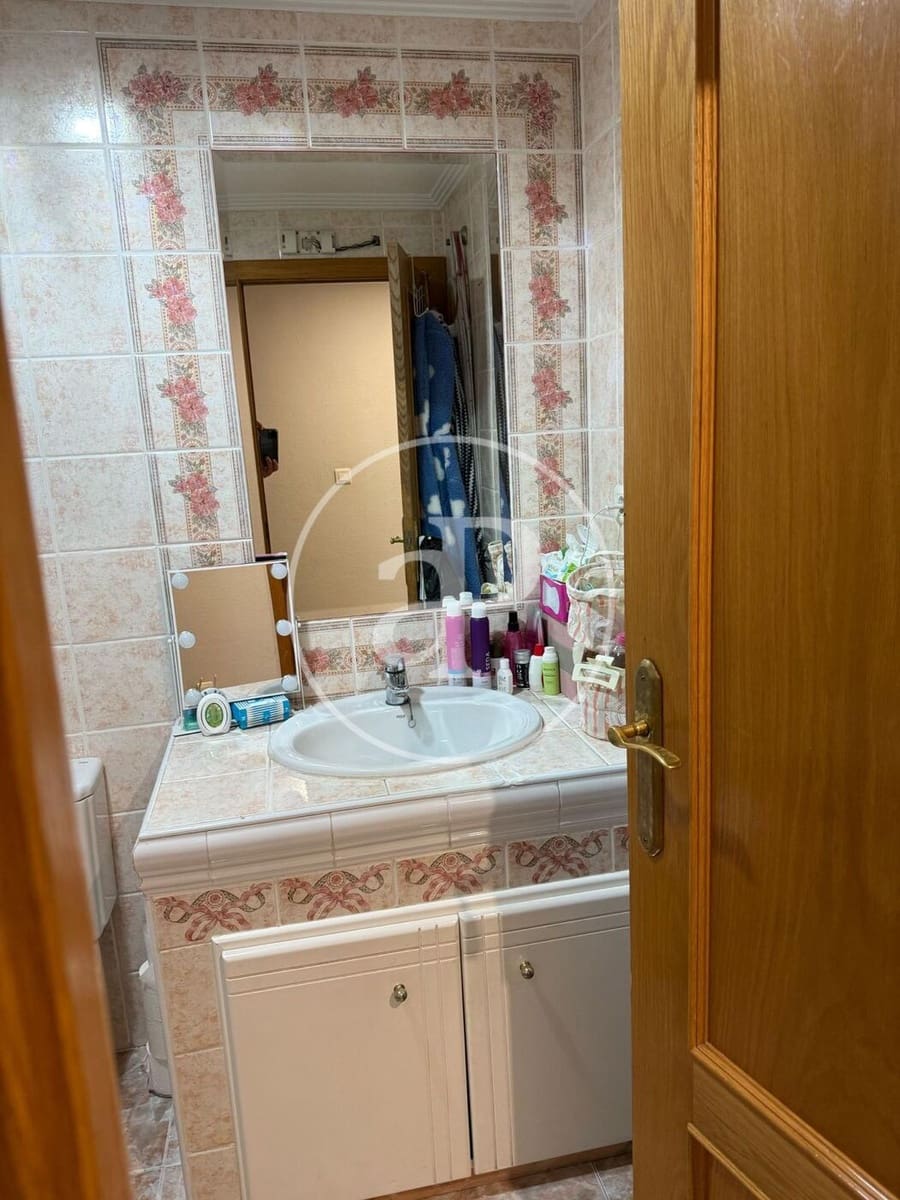 3 soveværelse Lejlighed til salg i Alicante by med swimmingpool - € 240.000 (Ref: 8874709)