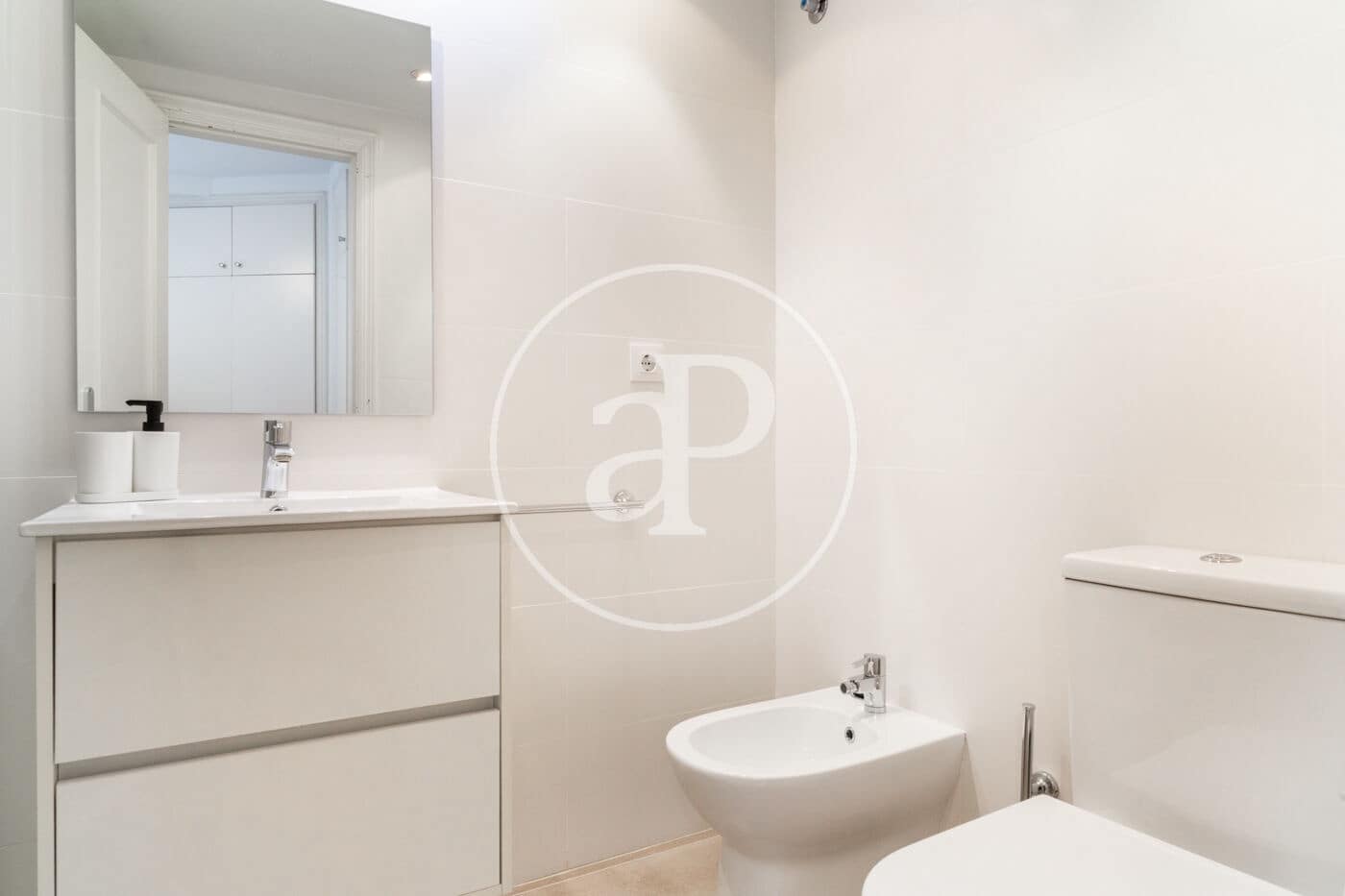 Ático de 3 habitaciones en València ciudad en alquiler - 1.750 € (Ref: 8893367)