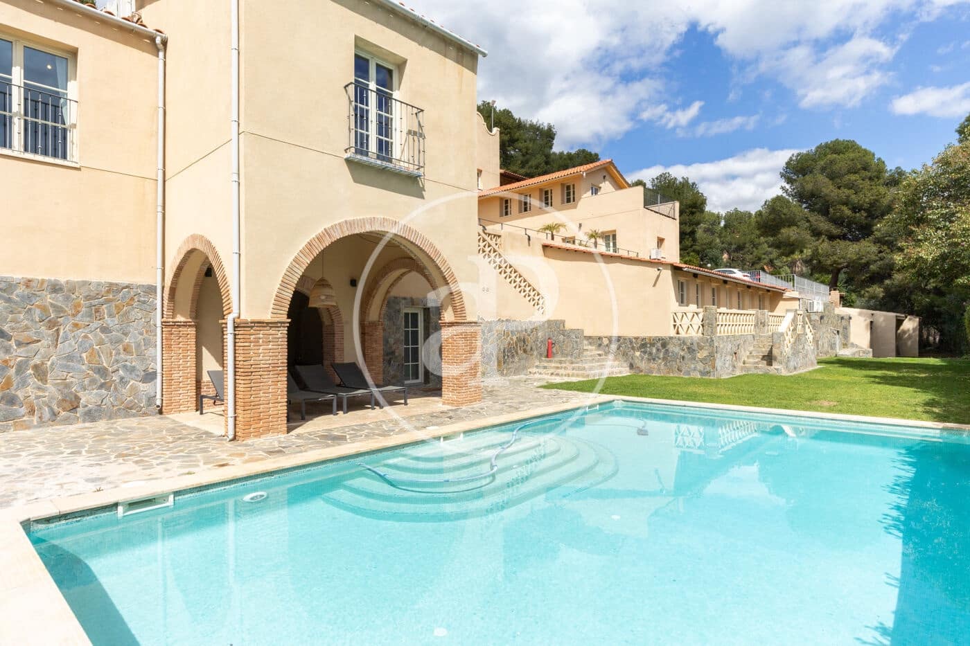 16 soveværelse Finca/Landehus til salg i Naquera med swimmingpool - € 3.650.000 (Ref: 8902361)