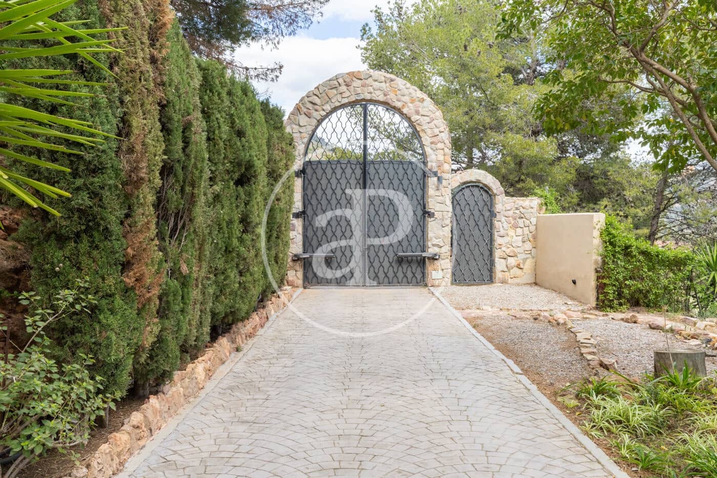 16 soveværelse Finca/Landehus til salg i Naquera med swimmingpool - € 3.650.000 (Ref: 8902361)