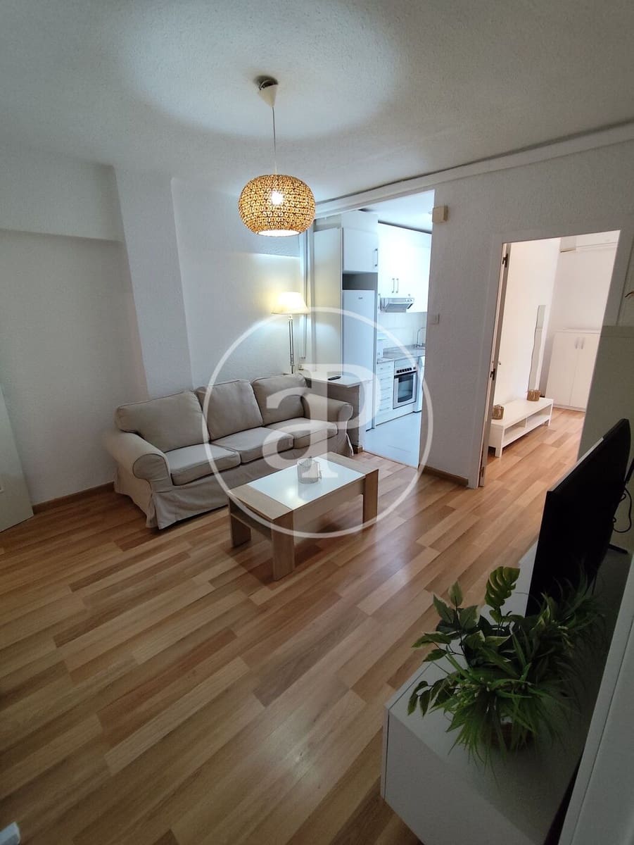 3 slaapkamer Appartement te huur in Valencia stad - € 1.300 (Ref: 8911339)